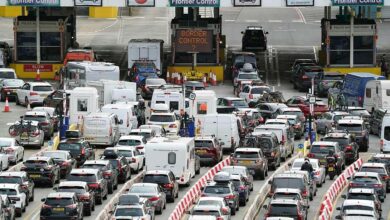Das Vereinigte Königreich macht Frankreich für einen „kritischen Vorfall“ im Hafen von Dover verantwortlich, da Reisende mit stundenlangen Warteschlangen konfrontiert sind