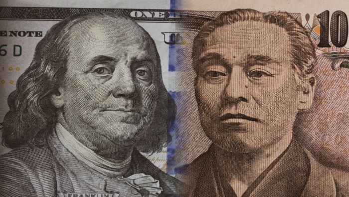 Japanese Yen Gyrates Against USD as BOJ Holds Steady on Ultra-Loose Policy