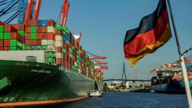 Deutschland warnt vor „historischer Herausforderung“, da der Handel ins Defizit rutscht