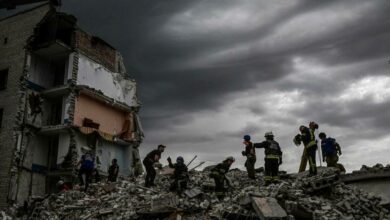 Die Ukraine schaltet mit Schuldengeschäften um, da der Krieg die Finanzen belastet