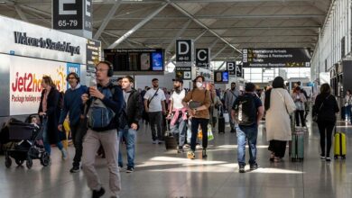 Stansted-Passagiere warnten, als das Flughafenpersonal über Streiks abstimmte, die den Flughafen schließen könnten.