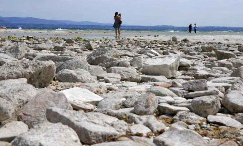 „Das Wasser war nicht da“: Gardasee-Touristen schockiert darüber, wie stark der Hotspot geschrumpft ist