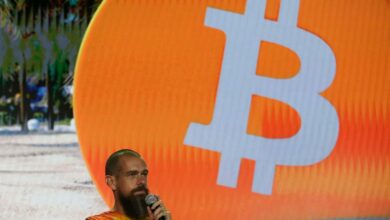 Analyst reißt Block „Kauf“-Rating auf „Bitcoin-Fixierung“
