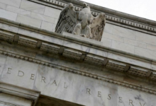 Der oberste Fed-Beamte warnt davor, dass die Zinsen hoch bleiben müssen, bis die Inflation nachlässt